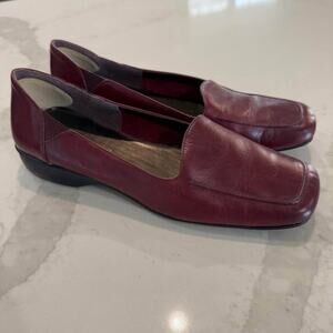 Villager by Liz Claiborne Thrill Comfort Leather Slip On Loafers Women's 8 Red
